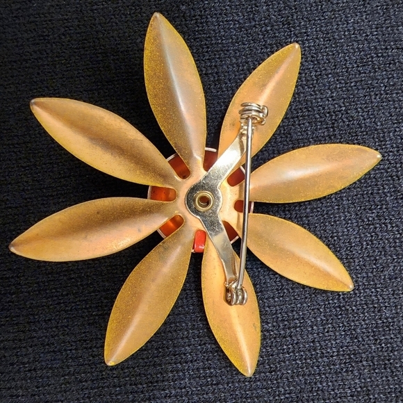 Vintage Daisy Mid Century Modern Brooch - Picture 2 of 2